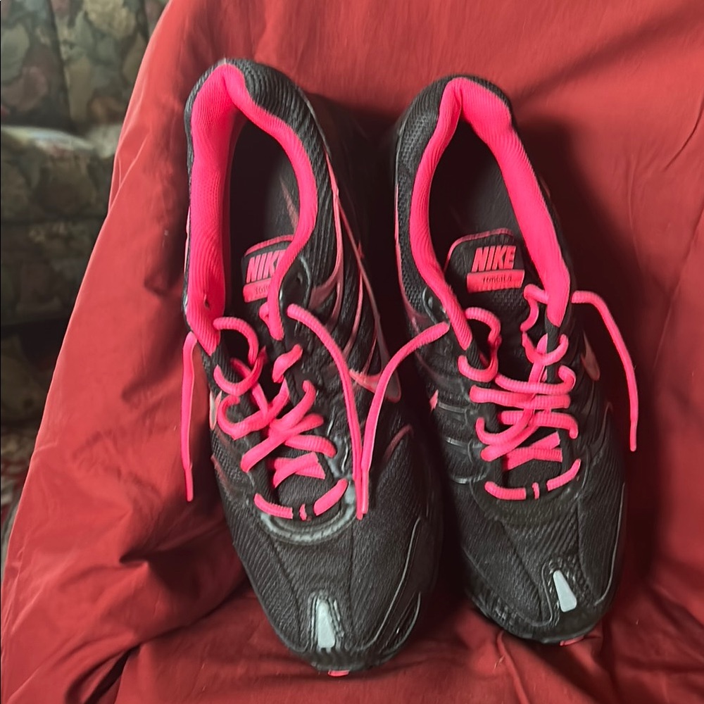 Nike Black and Pink Athletic Shoes with Sporty Design